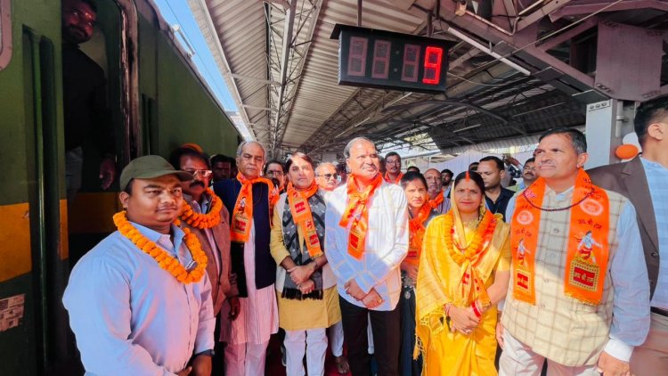रामलला दर्शन के लिए 850 श्रद्धालु भारत गौरव ट्रेन से अयोध्या रवाना