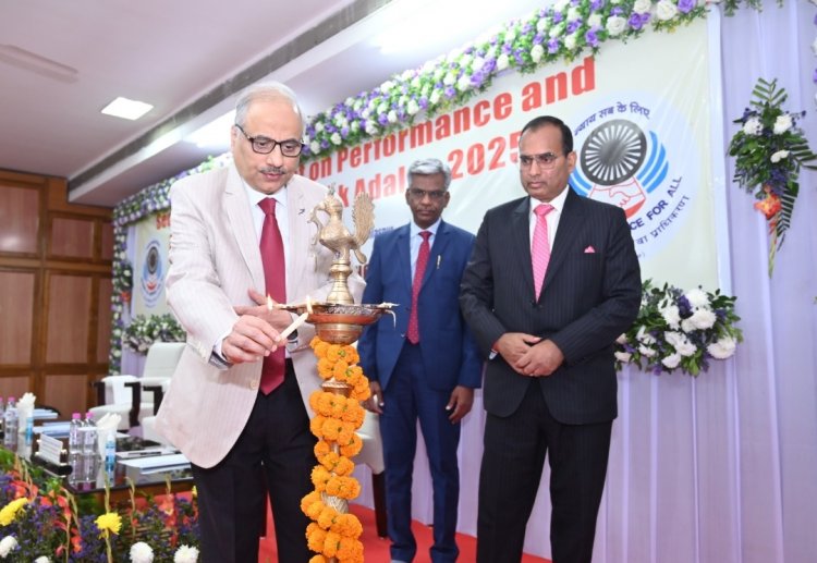  न्यायमूर्ति रमेश सिन्हा, मुख्य न्यायाधीश, छत्तीसगढ उच्च न्यायालय द्वारा राष्ट्रीय लोक अदालत में उत्कृष्ट प्रदर्शन करने वालों को सम्मानित किया गया