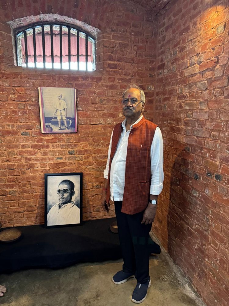 बलिदान की भूमि पर भावुक क्षण: सेलुलर जेल में वीर सावरकर की कोठरी में सांसद बृजमोहन ने किया नमन