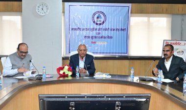 सड़क सुरक्षा माह के अंतर्गत सड़क सुरक्षा और दुर्घटनाओं की रोकथाम के लिए किए जा रहे जन-जागरूकता कार्यक्रम
