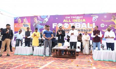 खरोरा में 'सीएम ट्रॉफी' अखिल भारतीय फुटबॉल चैंपियनशिप का भव्य आगाज; विधायक अनुज शर्मा ने किया शुभारंभ