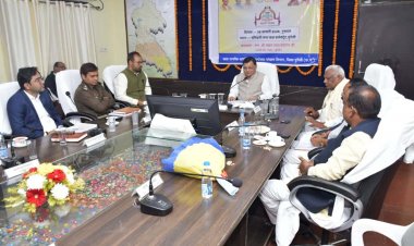 प्रभारी मंत्री लखन लाल देवांगन ने ली विभागीय समीक्षा बैठक