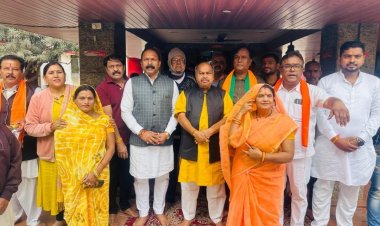 विधायक एवं पार्षद ने महादेव जी का किया रुद्राभिषेक*