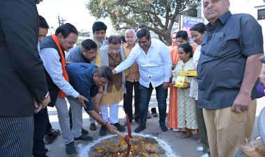 रायपुर दक्षिण विधायक  सुनील सोनी ने पण्डित भगवती चरण शुक्ल वार्ड में जयदेव सतपथी चौक के पास गन्दे पानी के सुगम निकास हेतु नाली, पुलिया निर्माण शीघ्र करने किया भूमिपूजन0