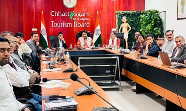 नवा रायपुर में प्रस्तावित चित्रोत्पला फिल्म सिटी के निर्माण के संबध में छत्तीसगढ़ पर्यटन बोर्ड के अध्यक्ष श्री नीलू शर्मा की अध्यक्षता में समीक्षा बैठक आयोजित