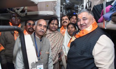 राम-नाम की धुन पर 850 भक्त रामलला के दर्शन के लिए अयोध्या रवाना पर्यटन एवं संस्कृति मंत्री  राजेश अग्रवाल ने दिखाई हरी झंडी