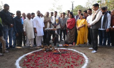 पूर्व केबिनेट मंत्री रायपुर पश्चिम विधायक  राजेश मूणत एवं महापौर श्रीमती मीनल चौबे ने नगर निगम जोन 7 वार्ड 37 में एकमुश्त 76 लाख के नये विकास कार्यो का भूमिपूजन