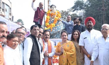 महापौर मीनल चौबे ने शहीद हेमू कालाणी को शहादत दिवस पर किया नमन