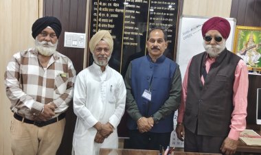 छत्तीसगढ़ सिख समाज के प्रतिनिधिमंडल की माध्यमिक शिक्षा मंडल के डिप्टी सेक्रेटरी से शैक्षणिक विषयों पर चर्चा