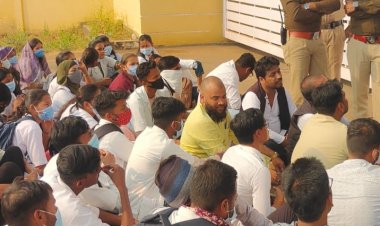  *प्रदर्शन से पूरी हुई मांग निःशुल्क हुई प्रैक्टिकल फीस,और एग्जाम फीस की शुल्क में संशोधन का दिया आश्वासन* 