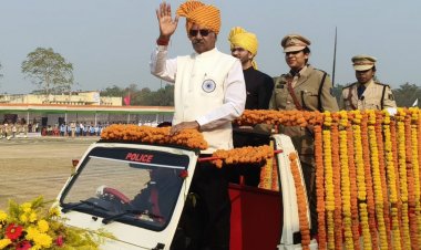 लोकसभा सांसद  बृजमोहन अग्रवाल ने जिला स्तरीय मुख्य समारोह में राष्ट्रीय ध्वज फहराया और संयुक्त परेड की सलामी ली।