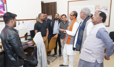 सांसद बृजमोहन अग्रवाल से मिले केंद्रीय कृषि मंत्री शिवराज सिंह चौहान, सांसद कार्यालय का किया अवलोकन