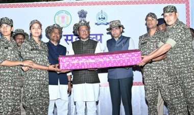 मुख्यमंत्री श्री साय नारायणपुर में जवानों से मिले और हौसला बढ़ाया