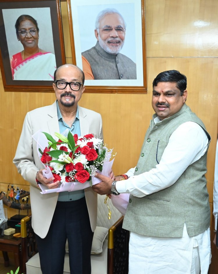 राज्यपाल श्री डेका को स्कूल शिक्षा मंत्री  गजेंद्र यादव ने दी नए वर्ष की शुभकामनाएं