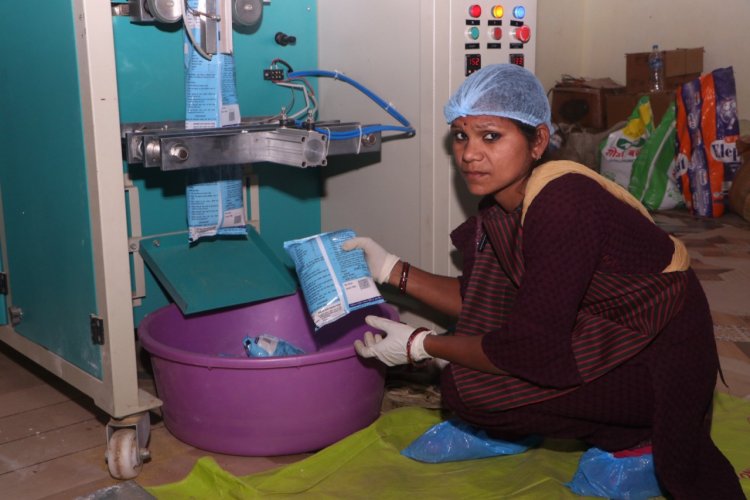 सशक्त मानसिकता से आत्मनिर्भरता की ओर- पोषण निर्माण में अहम भूमिका निभा रही हैं सूरजपुर की महिलाएं