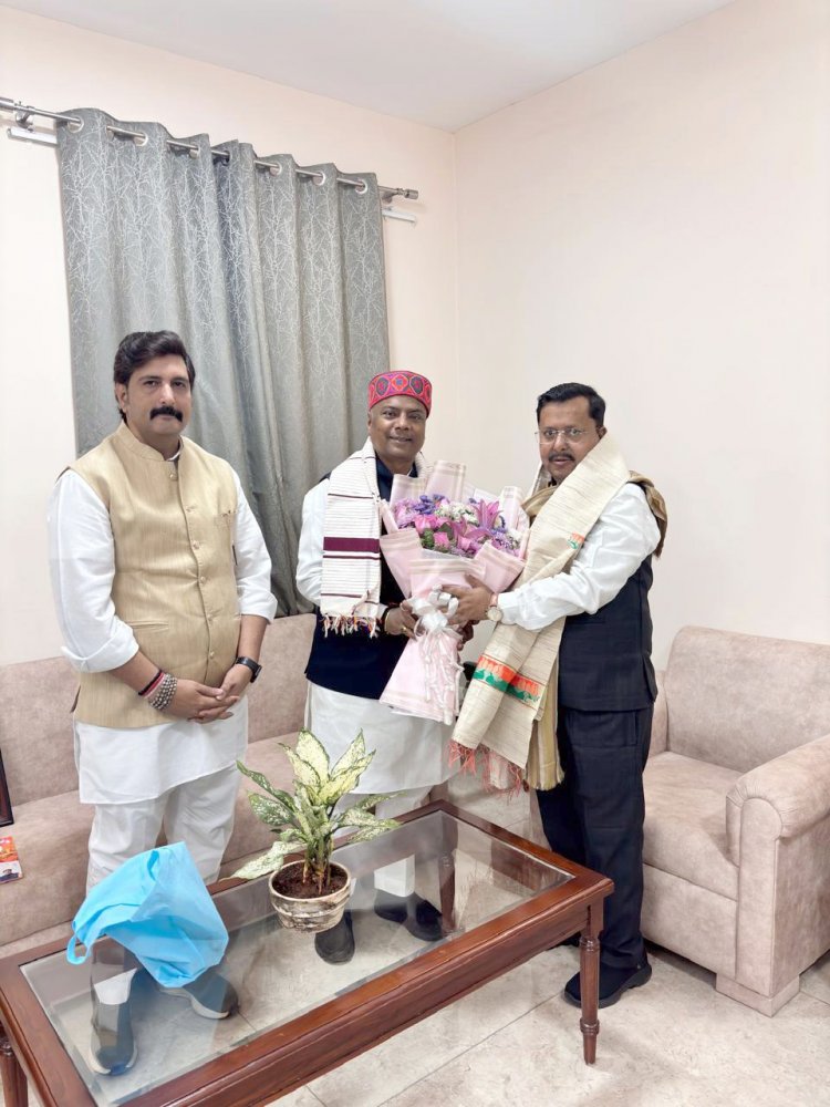 भाजपा राष्ट्रीय कार्यकारी अध्यक्ष  नबीन से मंत्री कश्यप ने मुलाकात कर दी बधाई