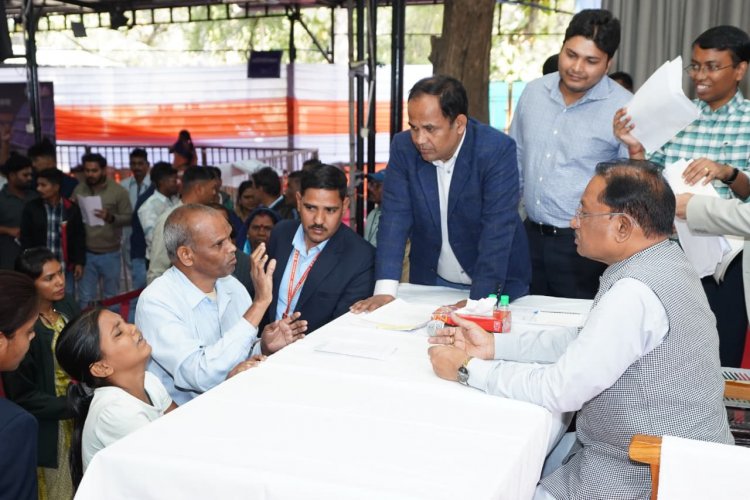 मुख्यमंत्री  विष्णु देव साय के निर्देश पर लकवाग्रस्त महिला को तुरंत मंजूर हुए 5 लाख रुपए