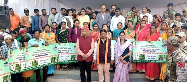 रायपुर : स्व-सहायता समूहों को लाख किट का वितरण : ग्रामीण आजीविका सुदृढ़ करने की दिशा में महत्वपूर्ण पहल