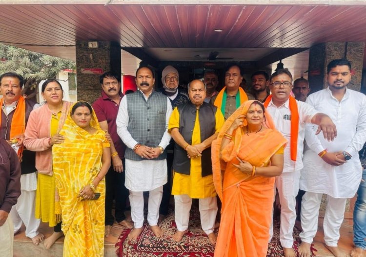 विधायक एवं पार्षद ने महादेव जी का किया रुद्राभिषेक*