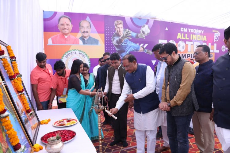 अखिल भारतीय फुटबॉल चैम्पियनशिप खरोरा के समापन समारोह में शामिल हुए मुख्यमंत्री साय:विधायक अनुज शर्मा के कार्यों की सराहना कर क्षेत्र को दी विकास कार्यों की सौगात