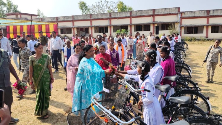 मालगांव में लाखों रुपये के विकास कार्यों का भूमिपूजन व लोकार्पण, 48 विद्यार्थियों को मिली साइकिल