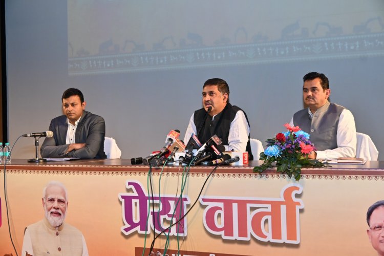 सचिव भौमिकी एवं खनिकर्म  पी. दयानंद की पत्रकार वार्ता