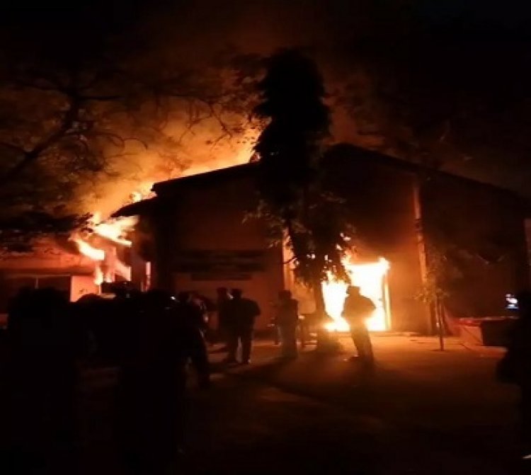 रायपुर DEO कार्यालय में देर रात लगी आग, मचा हड़कंप
