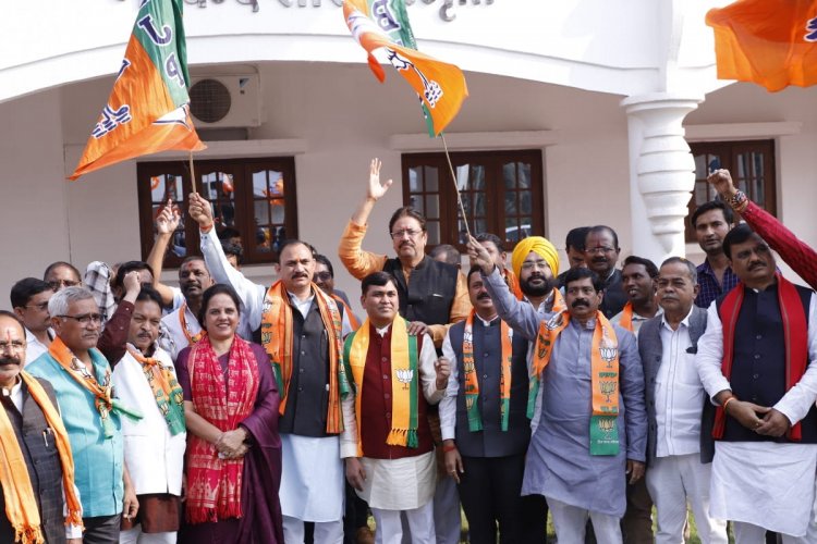 नबीन के राष्ट्रीय अध्यक्ष बनने पर भाजपा में हर्ष-  एकात्म परिसर एवं कुशाभाऊ ठाकरे परिसर में जश्न का माहौल