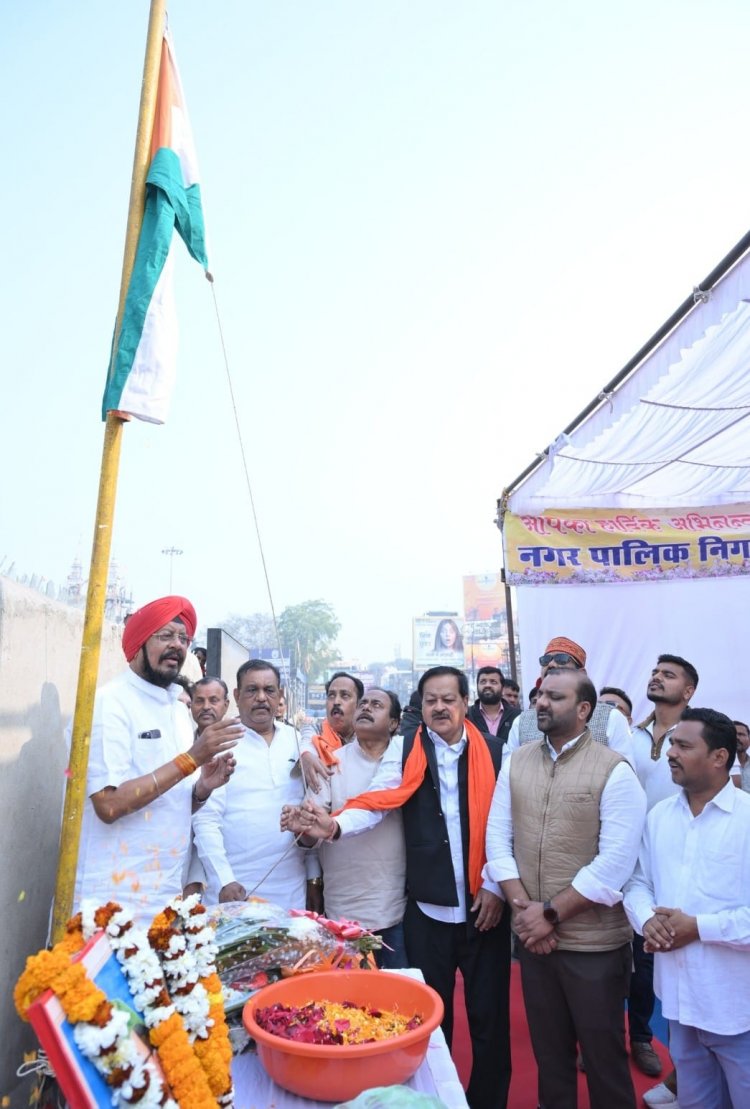 नगर निगम संस्कृति विभाग ने जोन 2, 4 के सहयोग और छत्तीसगढ़ युवा सेवा संगठन की सहभागिता से राजधानी शहर में नेताजी सुभाषचंद्र बोस जयंती पर छात्र रैली निकाली, ध्वजारोहण एवं पुष्पांजलि आयोजन रखा