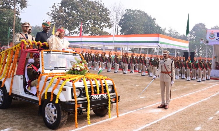 77वें गणतंत्र दिवस पर मंत्री श्रीमती राजवाड़े ने ली परेड की सलामी, विकास व समावेशी छत्तीसगढ़ का दिया संदेश