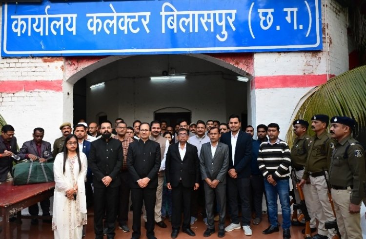संविधान की शान, तिरंगे का सम्मान: कलेक्टोरेट बिलासपुर में गरिमामय वातावरण के बीच मनाया गया गणतंत्र दिवस