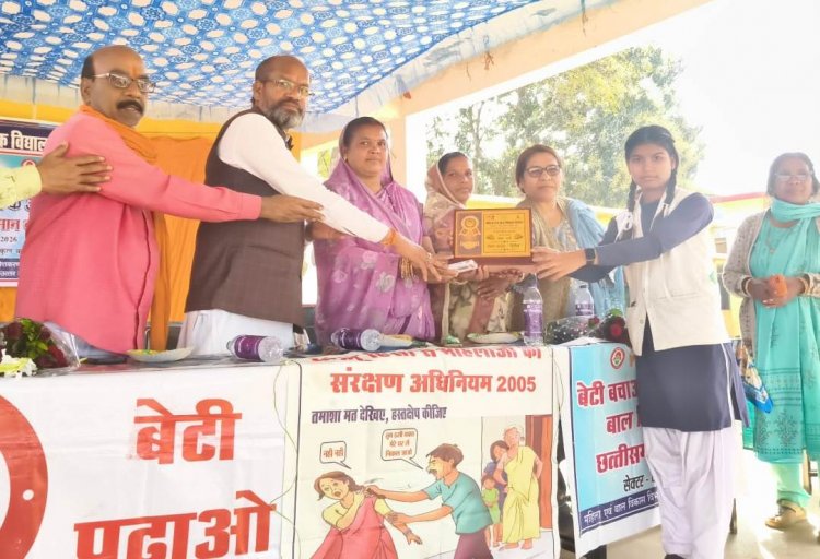 बेटी बचाओ बेटी पढ़ाओ की थीम पर कोदागांव में विशेष जागरूकता कार्यक्रम आयोजित जिले के मेधावी छात्राएं हुईं सम्मानित