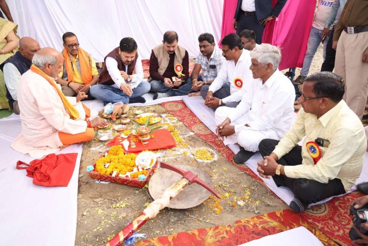 ग्राम दोन्देकला में 75.23 लाख की लागत से बनने वाले नए हाई स्कूल भवन का विधायक अनुज शर्मा ने किया भूमिपूजन