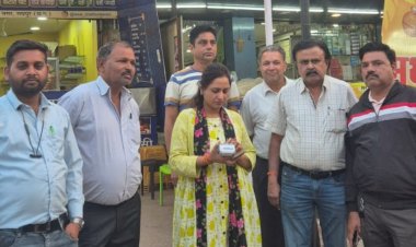 मथुरावासी चाट सेंटर एवं अण्डा ठेला संचालक पर निगम ने ठोका जुर्माना