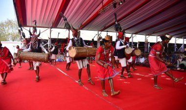 राष्ट्रपति के समक्ष बास्तानार के युवाओं ने ‘गौर नृत्य’ से बिखेरे अद्भुत लोक-रंग