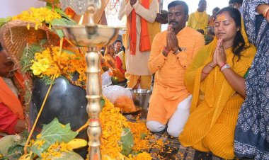 मंत्री श्रीमती लक्ष्मी राजवाड़े गृह ग्राम बीरपुर में नवनिर्मित शिव मंदिर की प्राण-प्रतिष्ठा में शामिल हुईं