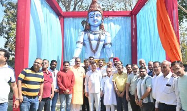 18 फीट ऊंचे शिव प्रतिमा का उद्योग मंत्री  लखन लाल देवांगन ने पूजन अर्चना कर किया अनावरण, विभिन्न धार्मिक अनुष्ठानों में हुए सम्मिलित