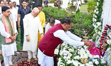 मुख्यमंत्री विष्णुदेव साय ने छत्तीसगढ़ उच्च न्यायालय के मुख्य न्यायाधीश  रमेश सिन्हा की पूज्य माता स्वर्गीय श्रीमती कुसुम सिन्हा को श्रद्धांजलि अर्पित की। 