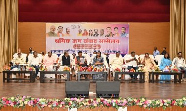 श्रम विभाग की कल्याणकारी योजनाओं का अधिक से अधिक लाभ लेने श्रमिक भाई -बहन बनें जागरूक- राजस्व मंत्री श्री वर्मा