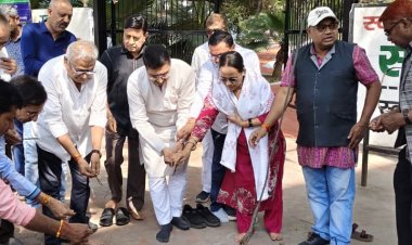 सीजीएमएससीएल के अध्यक्ष  दीपक म्हस्के ने पार्षद एवं एमआईसी सदस्य श्रीमती संजना संतोष हियाल और रहवासियों सहित किया भूमिपूज