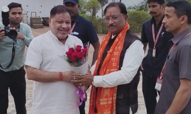  मुख्यमंत्री  विष्णु देव साय जी के जन्मदिन पर आज  विधायक  सुनील सोनी जी ने उनसे मुलाकात कर हार्दिक बधाई और शुभकामनाएं दीं।