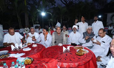 नेता प्रतिपक्ष डॉ. चरणदास महंत के निवास पहुंचे मध्य प्रदेश के पूर्व मुख्यमंत्री, राज्यसभा सांसद और कांग्रेस के वरिष्ठ नेता  दिग्विजय सिंह।