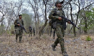 Naxal Encounter : पुलिस-नक्सली मुठभेड़ में 2 वर्दीधारी माओवादी ढेर; SLR और इंसास राइफल बरामद