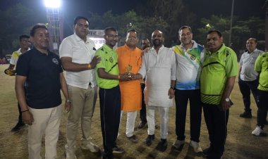 रायपुर नगर निगम मेयर कप क्रिकेट स्पर्धा:-नगर निगम मुख्यालय ने जोन 6 की टीम को 73 रनों से हराकर किया सेमीफाइनल में प्रवेश