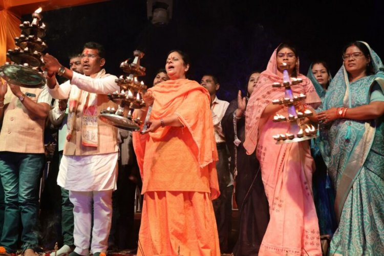 CG : कुंभ कल्प मेला में प्रतिदिन हो रही महानदी की महाआरती, श्रद्धा और भक्ति का अद्भुत संगम