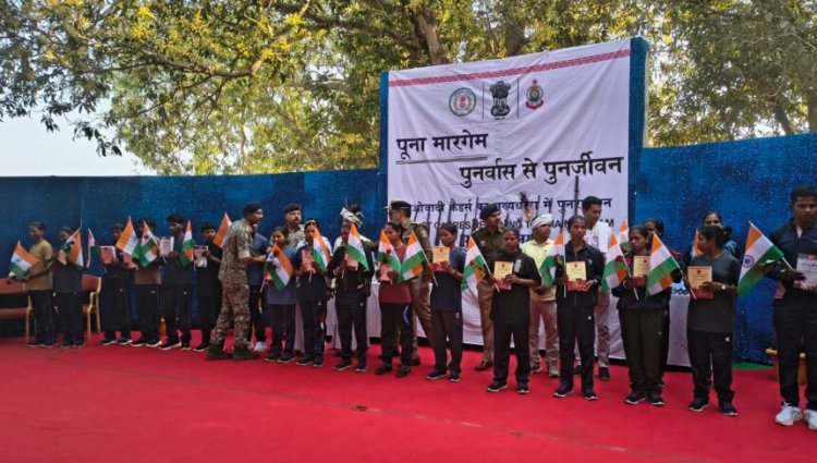 अमित शाह के दौरे से पहले सुकमा में टूटी नक्सलवाद की कमर, 76 लाख के इनामी 21 खूंखार माओवादियों ने डाले हथियार