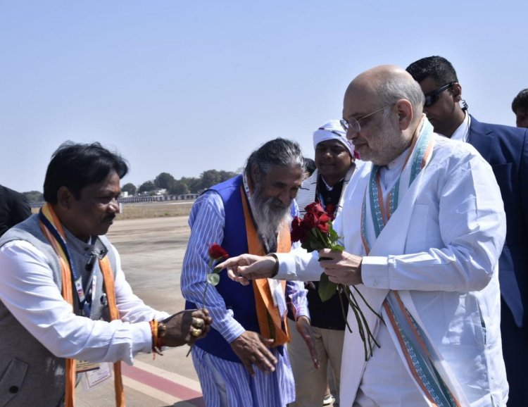 केन्द्रीय गृह मंत्री  अमित शाह का जगदलपुर के मां दंतेश्वरी एयरपोर्ट में आत्मीय स्वागत-सांसद महेश कश्यप