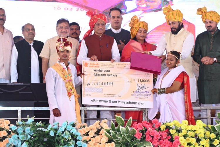 बौद्ध परंपराओं के साथ छह नवदंपत्तियों ने लिया जीवनभर साथ निभाने का संकल्प