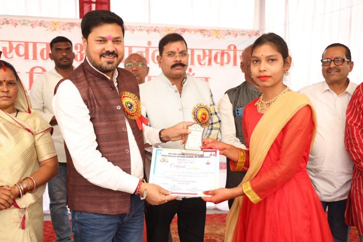 विधायक अनुज शर्मा ने सारागांव स्वामी आत्मानंद स्कूल के वार्षिकोत्सव में की शिरकत; अटल टिंकरिंग लैब का किया लोकार्पण