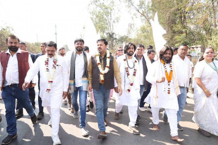 विधायक अनुज शर्मा ने 'विशाल सतनाम सद्भाव पदयात्रा' का किया भव्य स्वागत; रायपुर से गिरौदपुरी धाम के लिए श्रद्धालु हुए रवाना